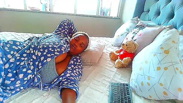 Snapshot of Charlie-Crawford chatting on 02-21-25, 04:26 Charlie-Crawford online show from 02-21-25, 04:26