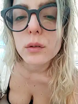 dolcehelena993 online show from 04-09-26, 12:54