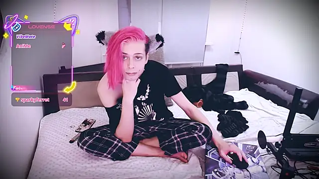 Littlepinkcat online show from 12-21-25, 04:08