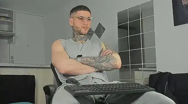 Snapshot of _jamesleandros1 chatting on 12-28-24, 02:01 jamesleandros1 online show from 12-28-24, 02:01