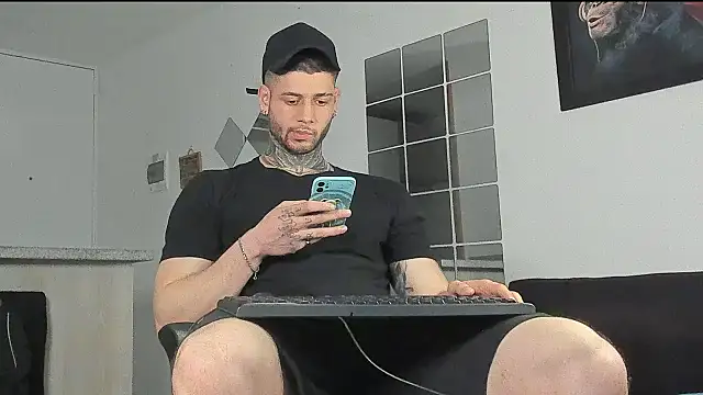 Snapshot of _jamesleandros1 chatting on 01-15-25, 02:06 jamesleandros1 online show from 01-15-25, 02:06