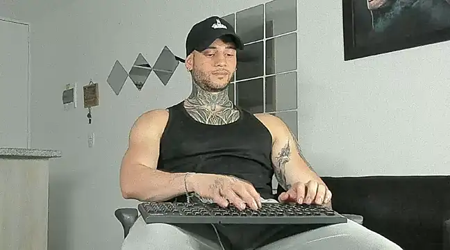 Snapshot of _jamesleandros1 chatting on 02-22-25, 03:45 jamesleandros1 online show from 02-22-25, 03:45