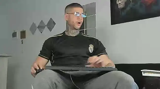 Snapshot of _jamesleandros1 chatting on 02-28-25, 12:09 jamesleandros1 online show from 02-28-25, 12:09