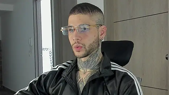 Snapshot of _jamesleandros1 chatting on 09-11-25, 10:21 jamesleandros1 online show from 09-11-25, 10:21