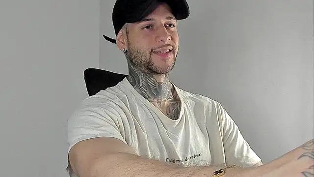 Snapshot of _jamesleandros1 chatting on 09-27-25, 04:39 jamesleandros1 online show from 09-27-25, 04:39