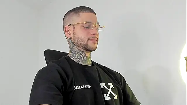 Snapshot of _jamesleandros1 chatting on 09-30-25, 02:05 jamesleandros1 online show from 09-30-25, 02:05