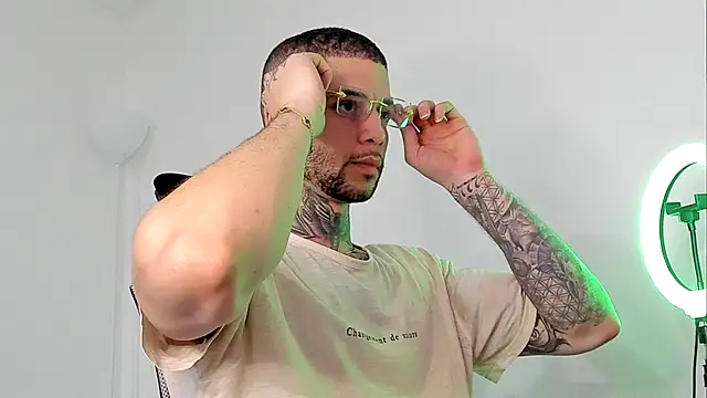 Snapshot of _jamesleandros1 chatting on 10-01-25, 08:59 jamesleandros1 online show from 10-01-25, 08:59