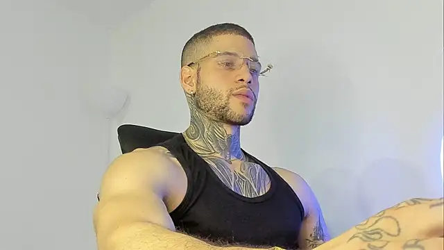 Snapshot of _jamesleandros1 chatting on 10-03-25, 01:02 jamesleandros1 online show from 10-03-25, 01:02