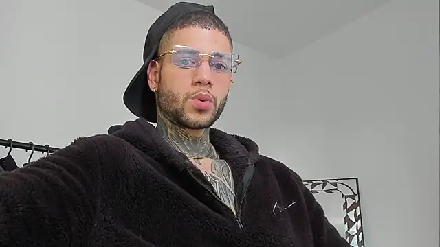 Snapshot of _jamesleandros1 chatting on 10-08-25, 07:44 jamesleandros1 online show from 10-08-25, 07:44