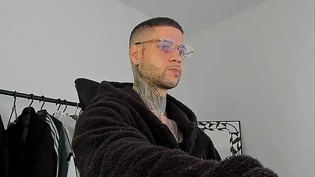 Snapshot of _jamesleandros1 chatting on 10-14-25, 07:36 jamesleandros1 online show from 10-14-25, 07:36