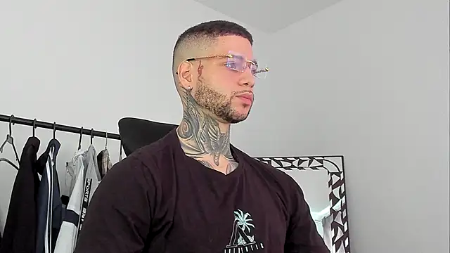 Snapshot of _jamesleandros1 chatting on 10-29-25, 04:20 jamesleandros1 online show from 10-29-25, 04:20