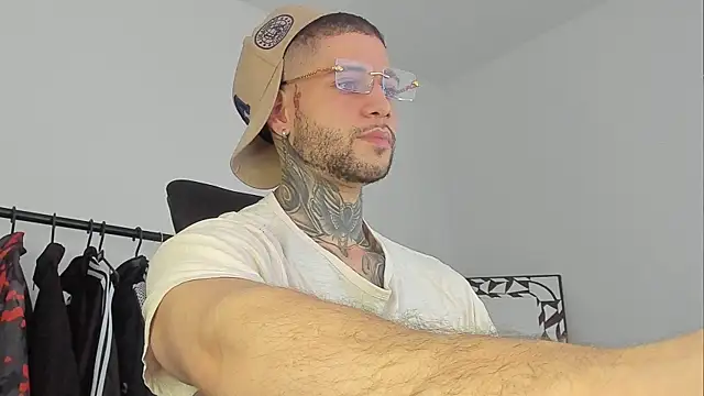 Snapshot of _jamesleandros1 chatting on 11-09-25, 04:16 jamesleandros1 online show from 11-09-25, 04:16