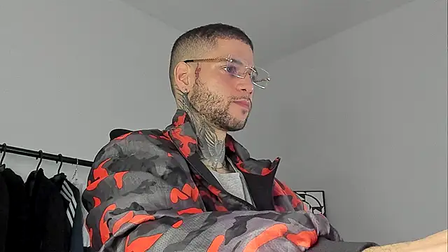 Snapshot of _jamesleandros1 chatting on 11-11-25, 11:10 jamesleandros1 online show from 11-11-25, 11:10