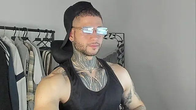 Snapshot of _jamesleandros1 chatting on 11-11-25, 11:16 jamesleandros1 online show from 11-11-25, 11:16