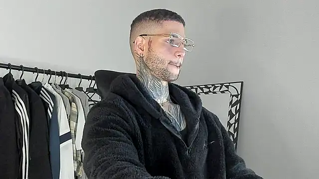 Snapshot of _jamesleandros1 chatting on 11-25-25, 03:28 jamesleandros1 online show from 11-25-25, 03:28