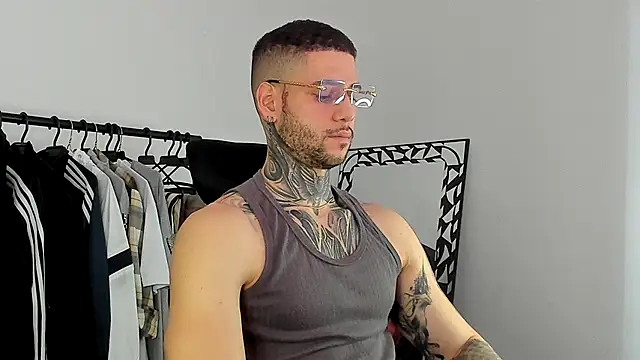 Snapshot of _jamesleandros1 chatting on 11-26-25, 04:41 jamesleandros1 online show from 11-26-25, 04:41