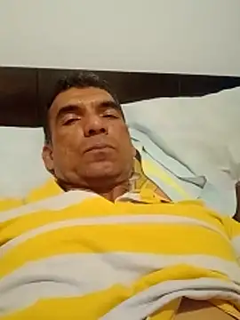 Snapshot of Daddy1972 chatting on 12-11-24, 05:10 Daddy1972 online show from 12-11-24, 05:10