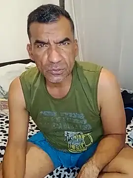 Snapshot of Daddy1972 chatting on 02-14-25, 08:37 Daddy1972 online show from 02-14-25, 08:37