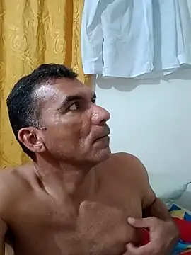 Snapshot of Daddy1972 chatting on 09-28-25, 03:56 Daddy1972 online show from 09-28-25, 03:56