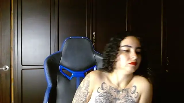 Snapshot of jaydensalvatore_ chatting on 10-31-25, 10:44 jaydensalvatore online show from 10-31-25, 10:44