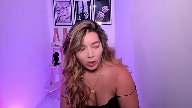 Snapshot of sofihill01 chatting on 10-04-25, 09:02 sofihill01 online show from 10-04-25, 09:02