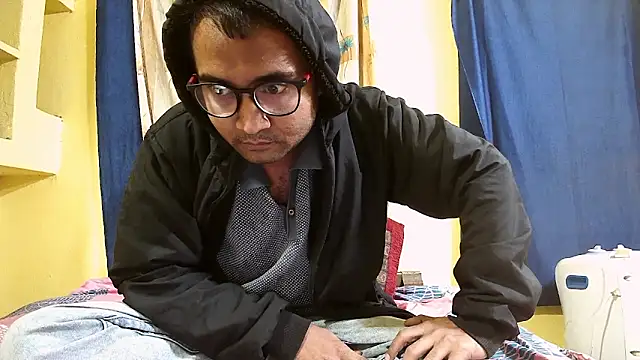 Snapshot of Cute_boy2000 chatting on 12-31-24, 10:12 Cute boy2000 online show from 12-31-24, 10:12