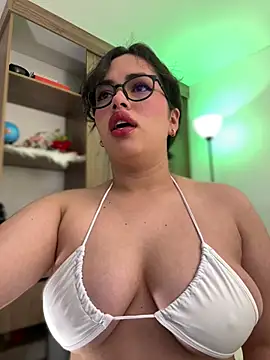 Snapshot of andra_rose chatting on 12-10-24, 10:47 andra rose online show from 12-10-24, 10:47