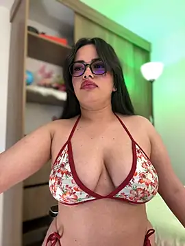 Snapshot of andra_rose chatting on 12-30-24, 12:11 andra rose online show from 12-30-24, 12:11