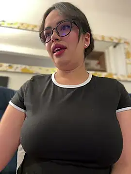 Snapshot of andra_rose chatting on 01-28-25, 11:17 andra rose online show from 01-28-25, 11:17