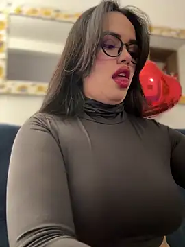 Snapshot of andra_rose chatting on 02-11-25, 11:22 andra rose online show from 02-11-25, 11:22