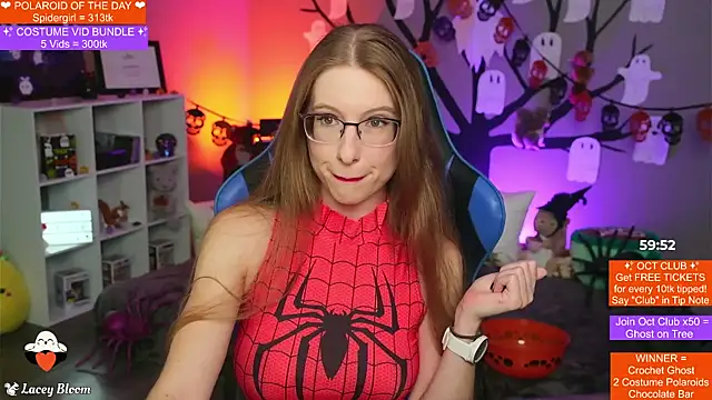 TheLaceyBloom online show from 10-31-25, 01:28