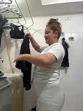 Snapshot of EmilyBarragan chatting on 01-21-25, 07:04 EmilyBarragan online show from 01-21-25, 07:04