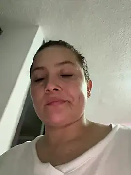 Snapshot of EmilyBarragan chatting on 01-30-25, 01:22 EmilyBarragan online show from 01-30-25, 01:22