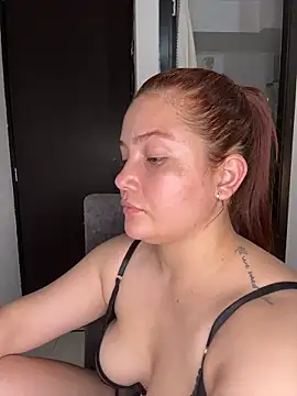 Snapshot of EmilyBarragan chatting on 02-18-25, 12:59 EmilyBarragan online show from 02-18-25, 12:59