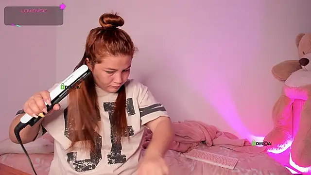 Snapshot of EmilyBarragan chatting on 10-03-25, 03:20 EmilyBarragan online show from 10-03-25, 03:20