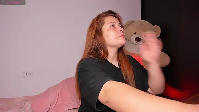 Snapshot of EmilyBarragan chatting on 10-09-25, 12:30 EmilyBarragan online show from 10-09-25, 12:30