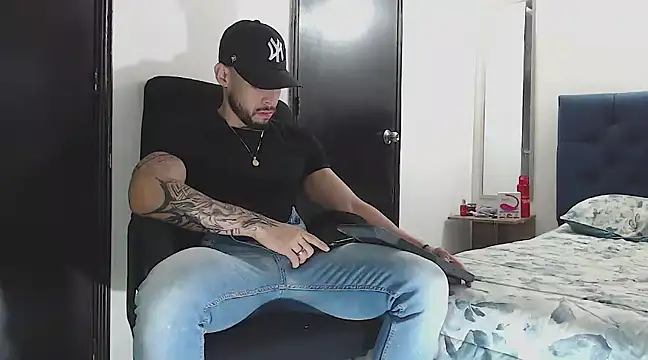 Snapshot of danielconor_26 chatting on 12-27-24, 02:12 danielconor 26 online show from 12-27-24, 02:12