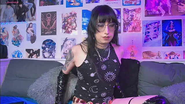 Snapshot of snowblack_ chatting on 09-10-25, 02:28 snowblack  online show from 09-10-25, 02:28