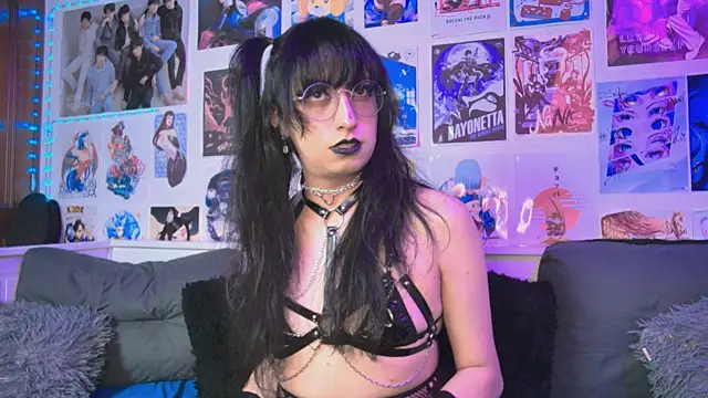 Snapshot of snowblack_ chatting on 09-28-25, 05:51 snowblack  online show from 09-28-25, 05:51