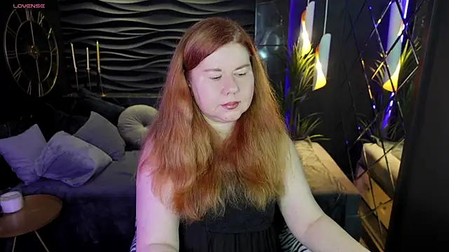 Mrs Emilia online show from 12-22-24, 02:28