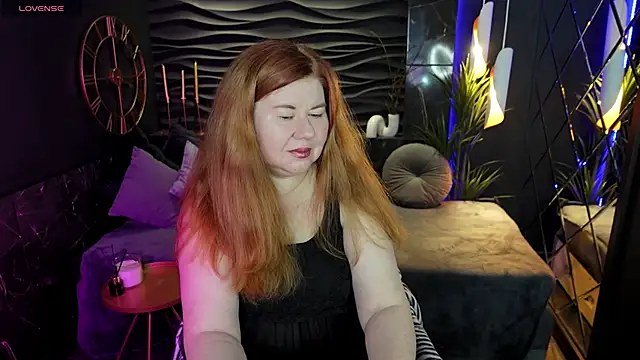 Mrs Emilia online show from 12-23-24, 01:40