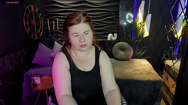 Mrs Emilia online show from 12-23-24, 04:44