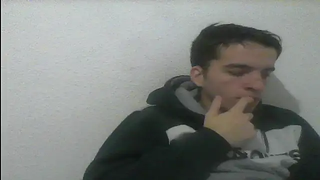 Snapshot of Tombgy07 chatting on 12-25-24, 09:00 Tombgy07 online show from 12-25-24, 09:00