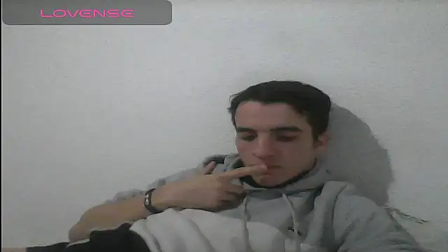 Snapshot of Tombgy07 chatting on 01-16-25, 08:46 Tombgy07 online show from 01-16-25, 08:46