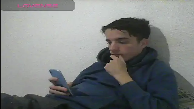 Snapshot of Tombgy07 chatting on 03-04-25, 08:27 Tombgy07 online show from 03-04-25, 08:27