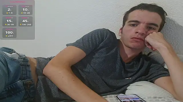 Snapshot of Tombgy07 chatting on 09-25-25, 06:33 Tombgy07 online show from 09-25-25, 06:33