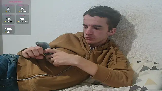 Snapshot of Tombgy07 chatting on 10-01-25, 07:20 Tombgy07 online show from 10-01-25, 07:20