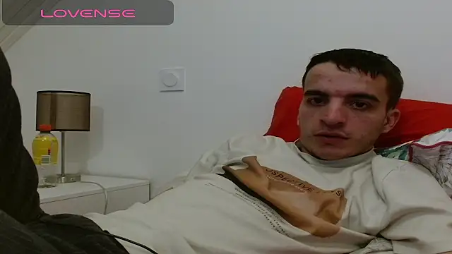 Snapshot of Tombgy07 chatting on 11-09-25, 08:40 Tombgy07 online show from 11-09-25, 08:40