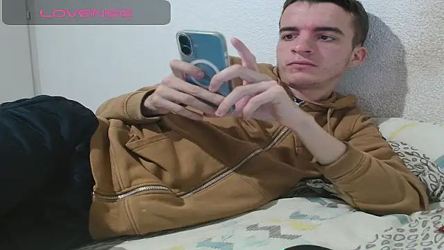 Snapshot of Tombgy07 chatting on 11-13-25, 08:30 Tombgy07 online show from 11-13-25, 08:30