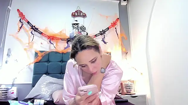 Snapshot of charlott_lens chatting on 10-28-25, 06:10 charlott lens online show from 10-28-25, 06:10